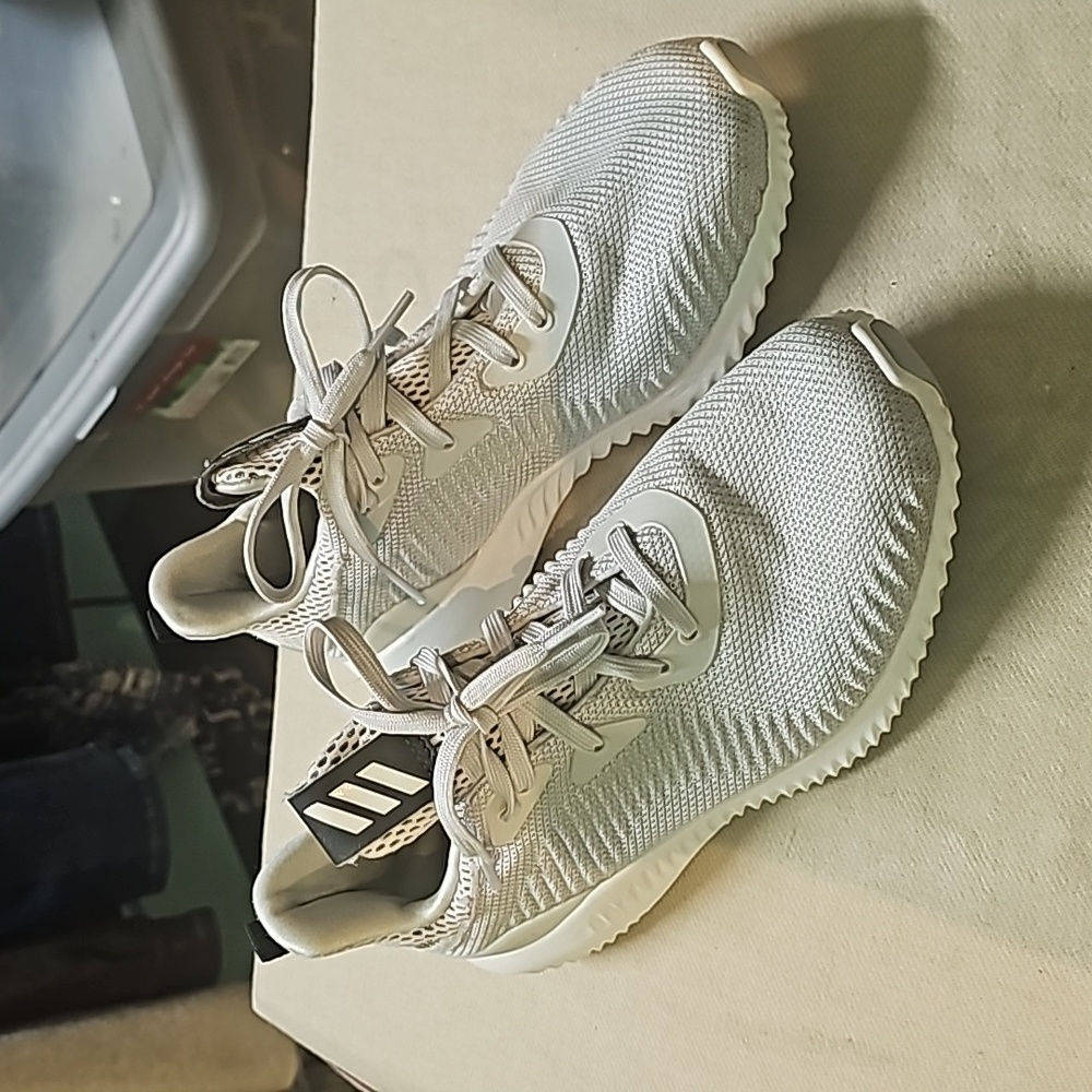 Adidas Bounce Youth Size 4.5 Like Brand New